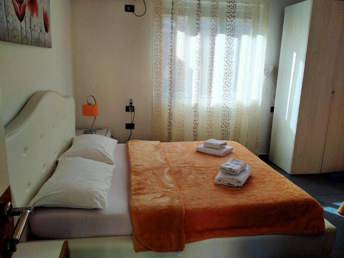 Orange Villa Hotel Tirana Kamer foto