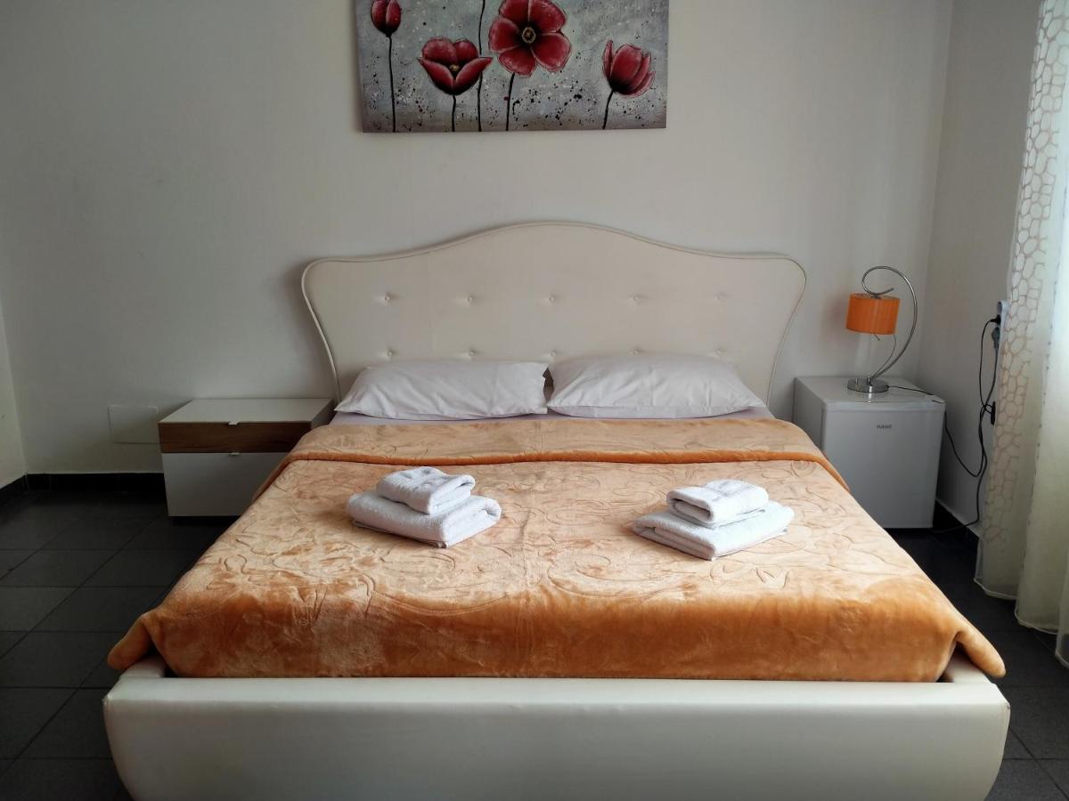 Orange Villa Hotel Tirana Kamer foto